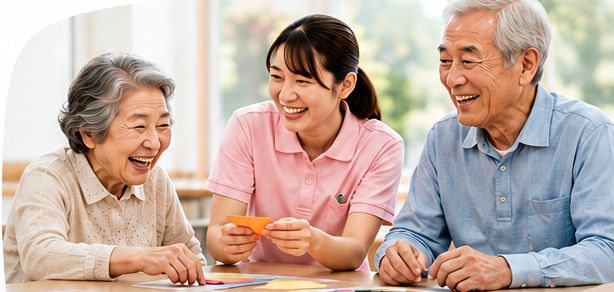 スタッフと利用者が笑顔で会話している様子